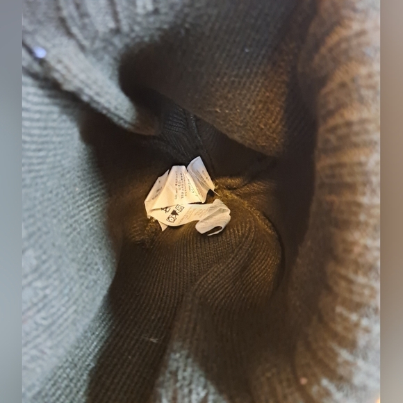 EUC Patagonia Brown Hiking Outdoor Boho Warm Winter Beanie Hat Cap w/ PomPom - Picture 3 of 5